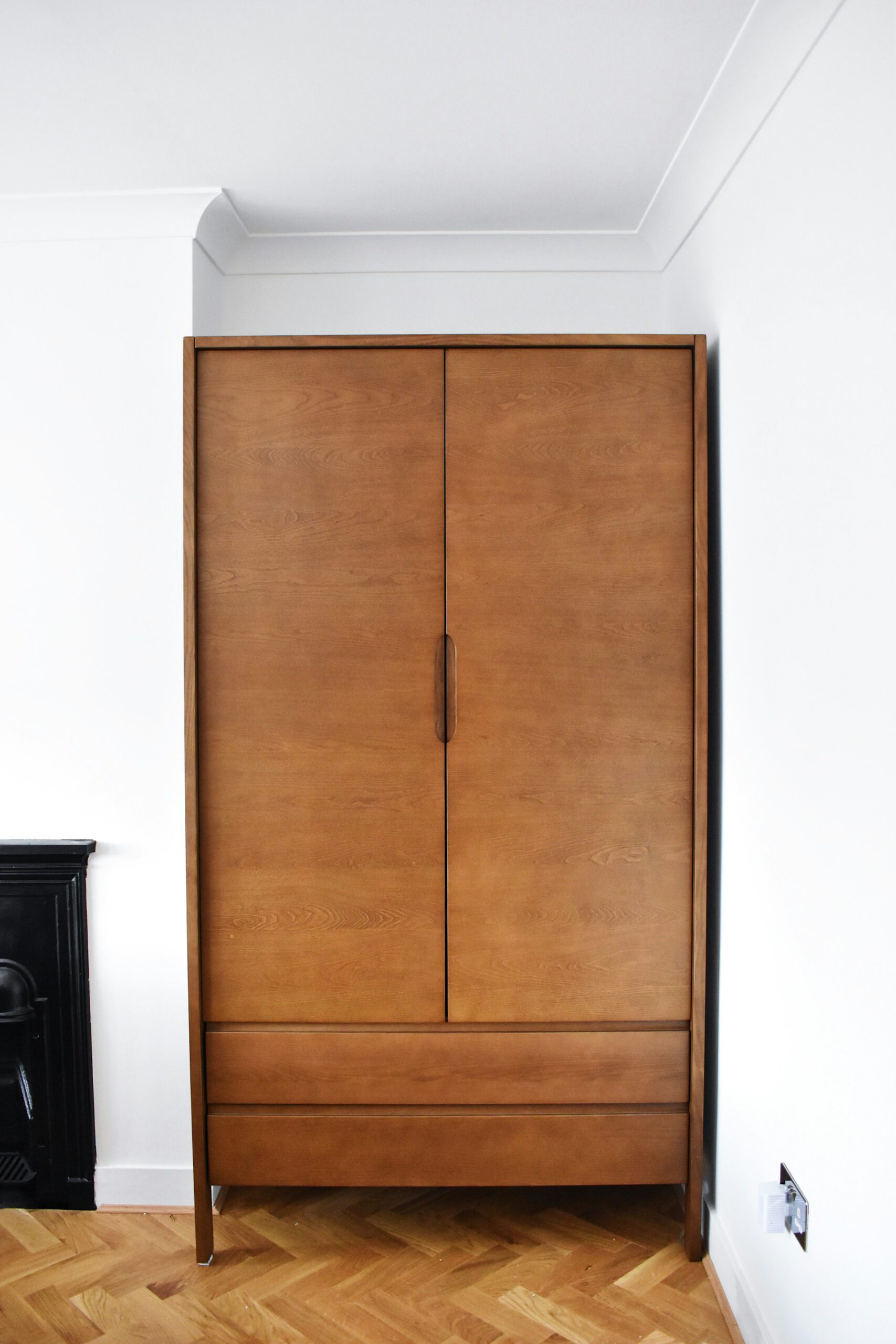 Eleganter Einbauschrank nach Maß